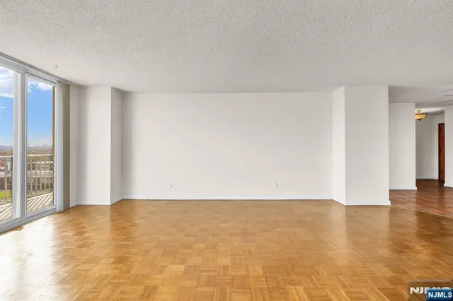 $359,000 | 160 Overlook Avenue, Unit 7A, Hackensack, NJ 07601