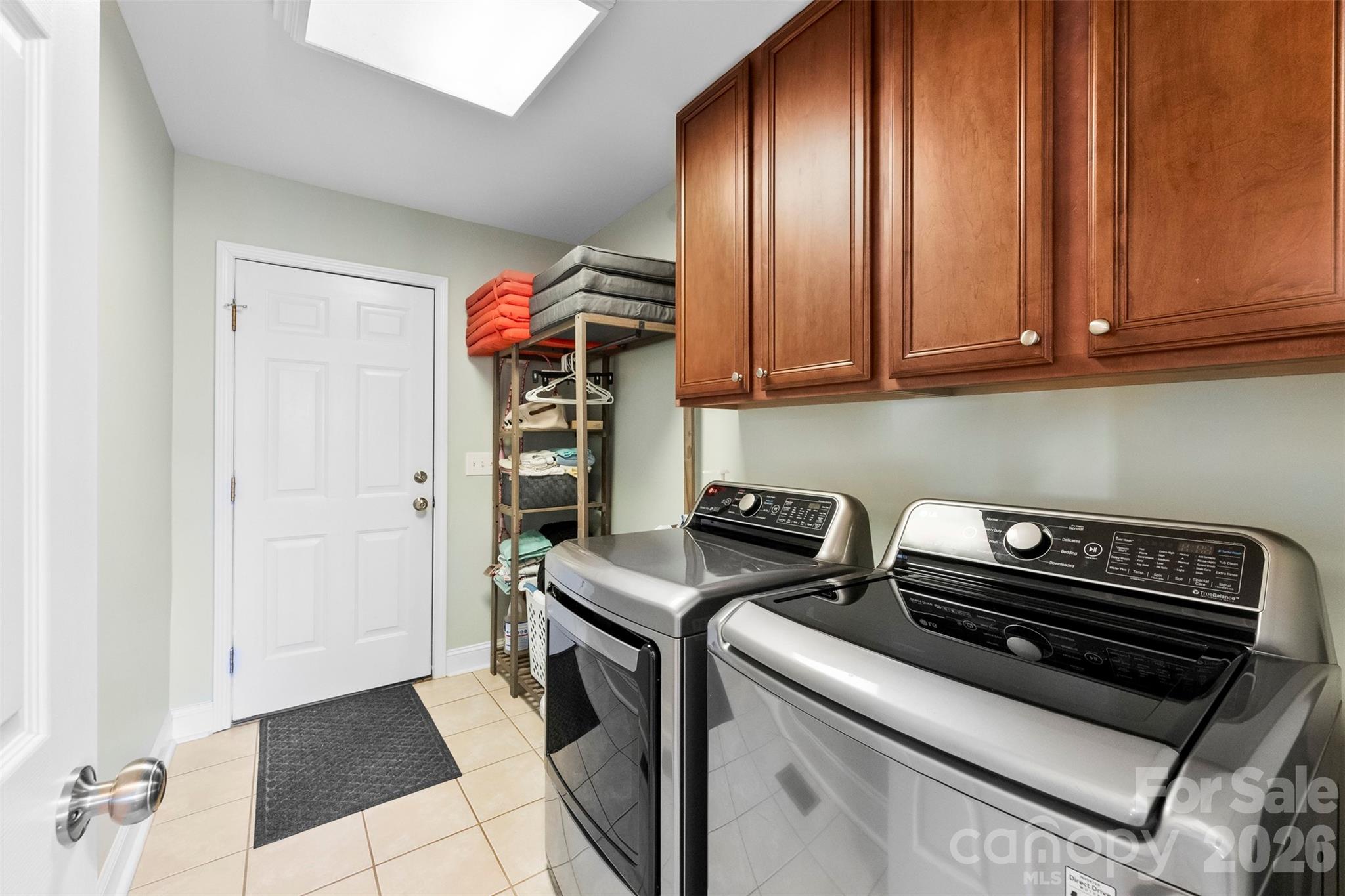 1298 Timber Spring Lane Salisbury, NC 28147 - Photo 19 of 34 a utility room with dryer and washer