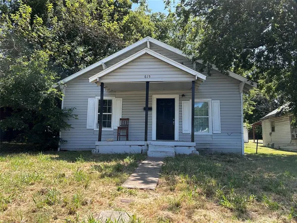 $990 | 615 South Throckmorton Street, Sherman, TX 75090