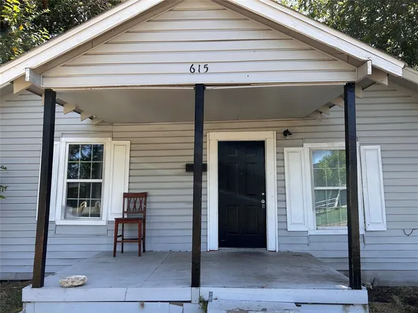 $990 | 615 South Throckmorton Street, Sherman, TX 75090