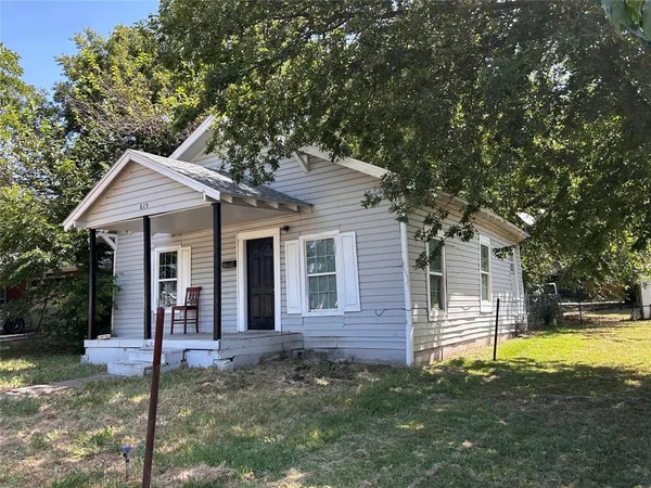 $990 | 615 South Throckmorton Street, Sherman, TX 75090