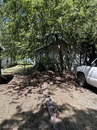 $990 | 615 South Throckmorton Street, Sherman, TX 75090