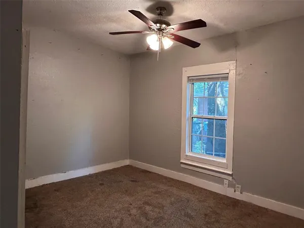 $990 | 615 South Throckmorton Street, Sherman, TX 75090