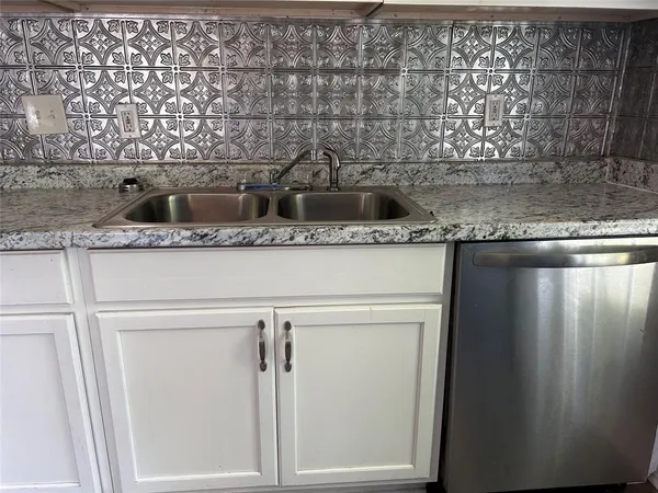 $990 | 615 South Throckmorton Street, Sherman, TX 75090