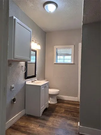 $990 | 615 South Throckmorton Street, Sherman, TX 75090