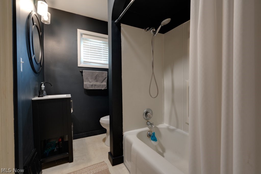3569 Elm Road Stow, OH 44224 - Photo 13 of 17 Bathroom featuring a black vanity with white countertop, round wall-mounted mirror, and white window blinds