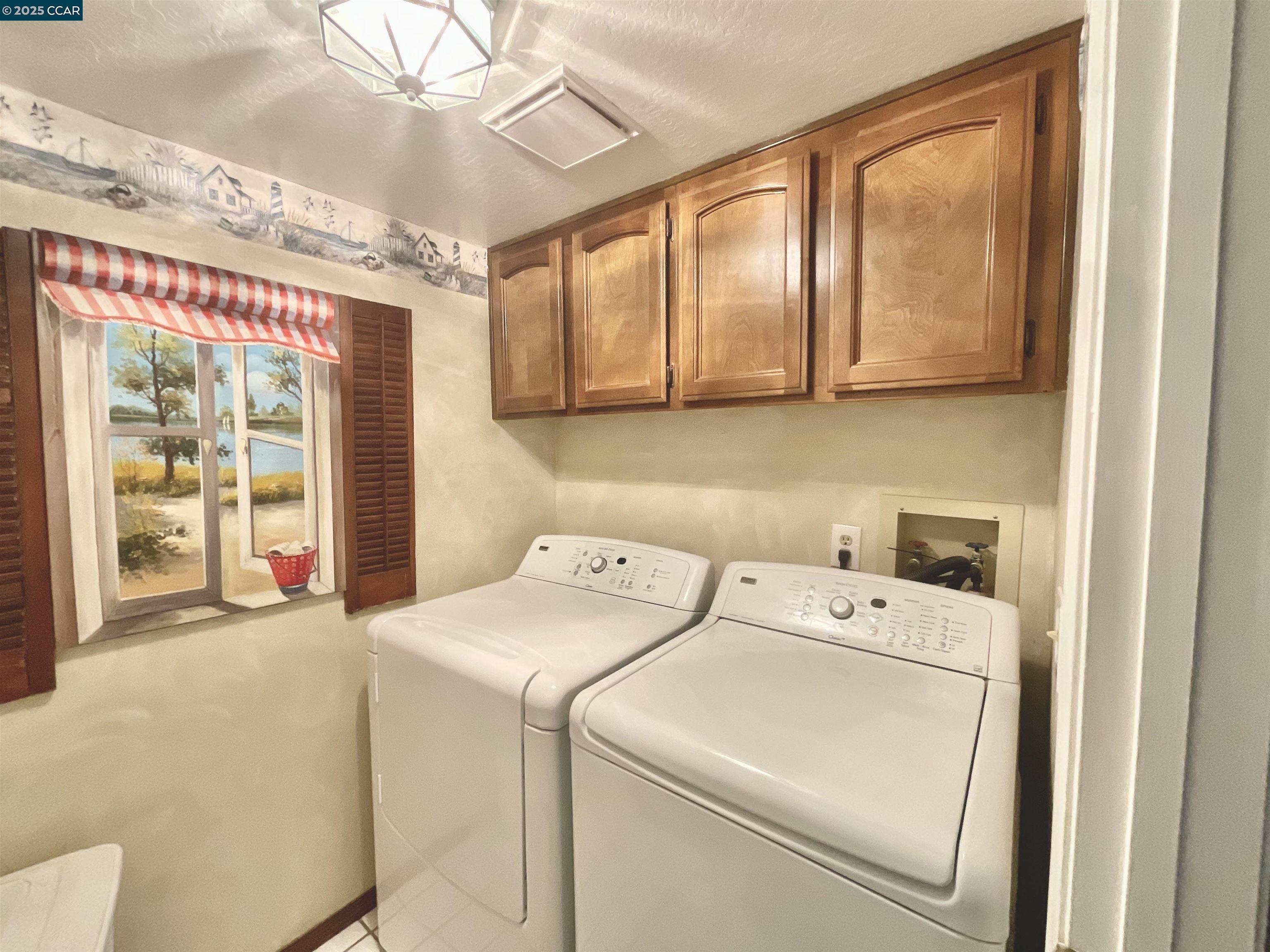 403 Gerald Court Benicia, CA 94510 - Photo 31 of 59 a utility room with dryer and washer