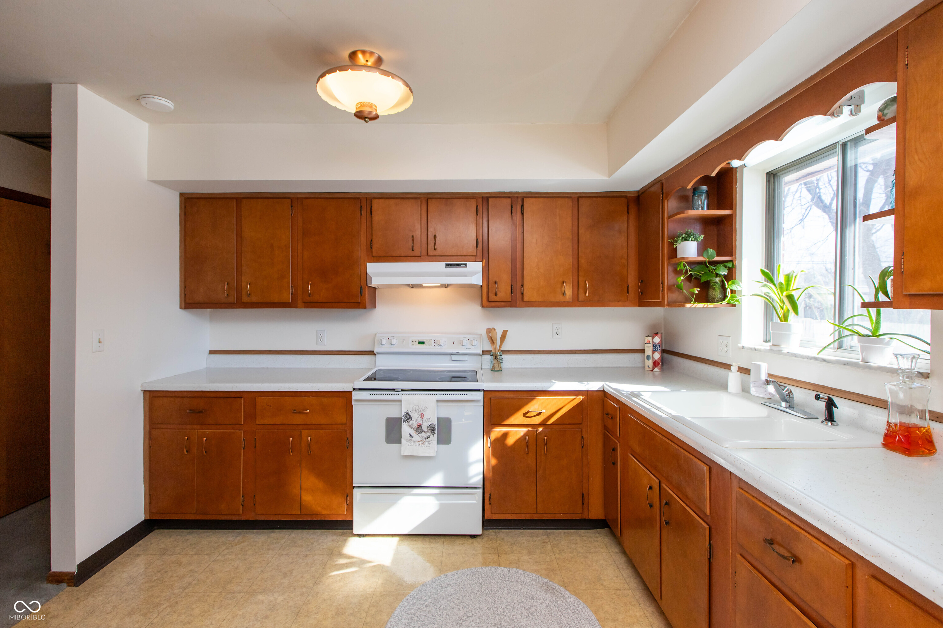 4211 31st Street Columbus, IN 47203 - Photo 6 of 30