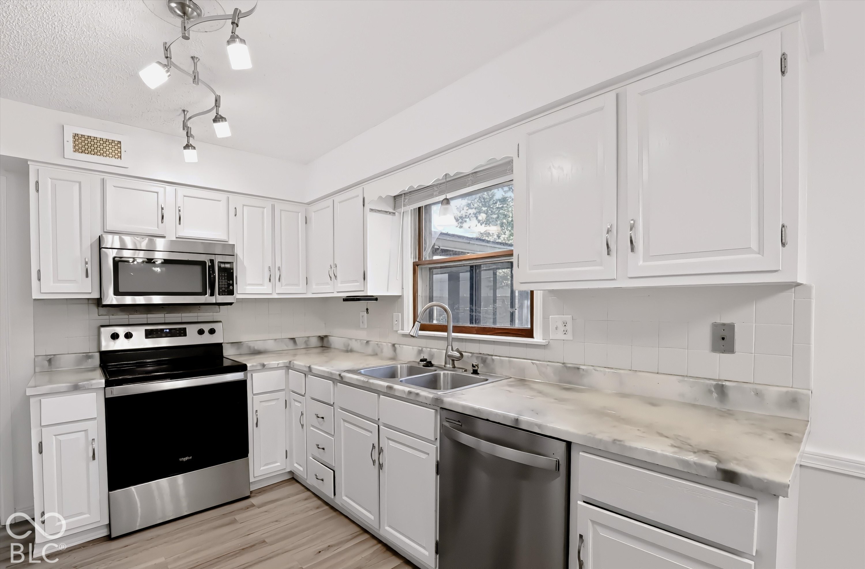 7357 Avalon Trail Road Indianapolis, IN 46250 - Photo 19 of 63 Gallery Image 19