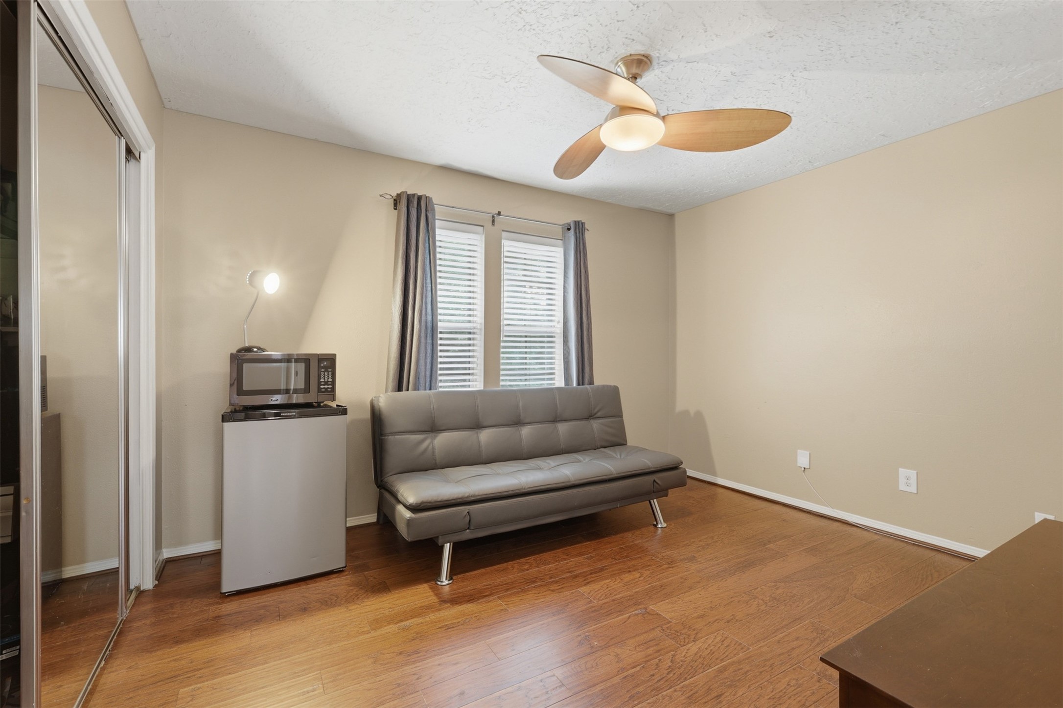 7010 River Mill Drive Spring, TX 77379 - Photo 15 of 29 a living room with furniture and a chandelier