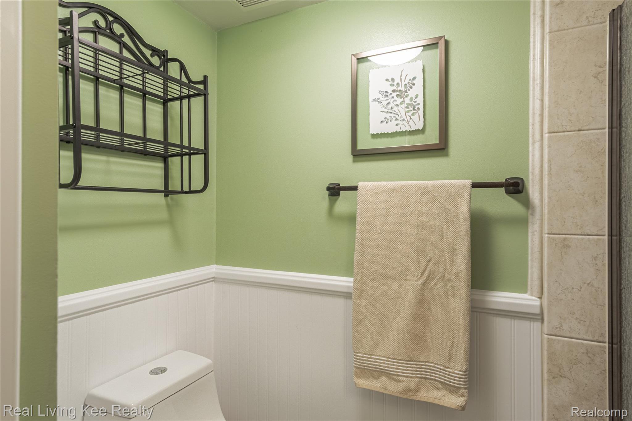 1853 Meadow Dale Court Rochester, MI 48309 - Photo 24 of 43 Interiors (26 of 32).jpg