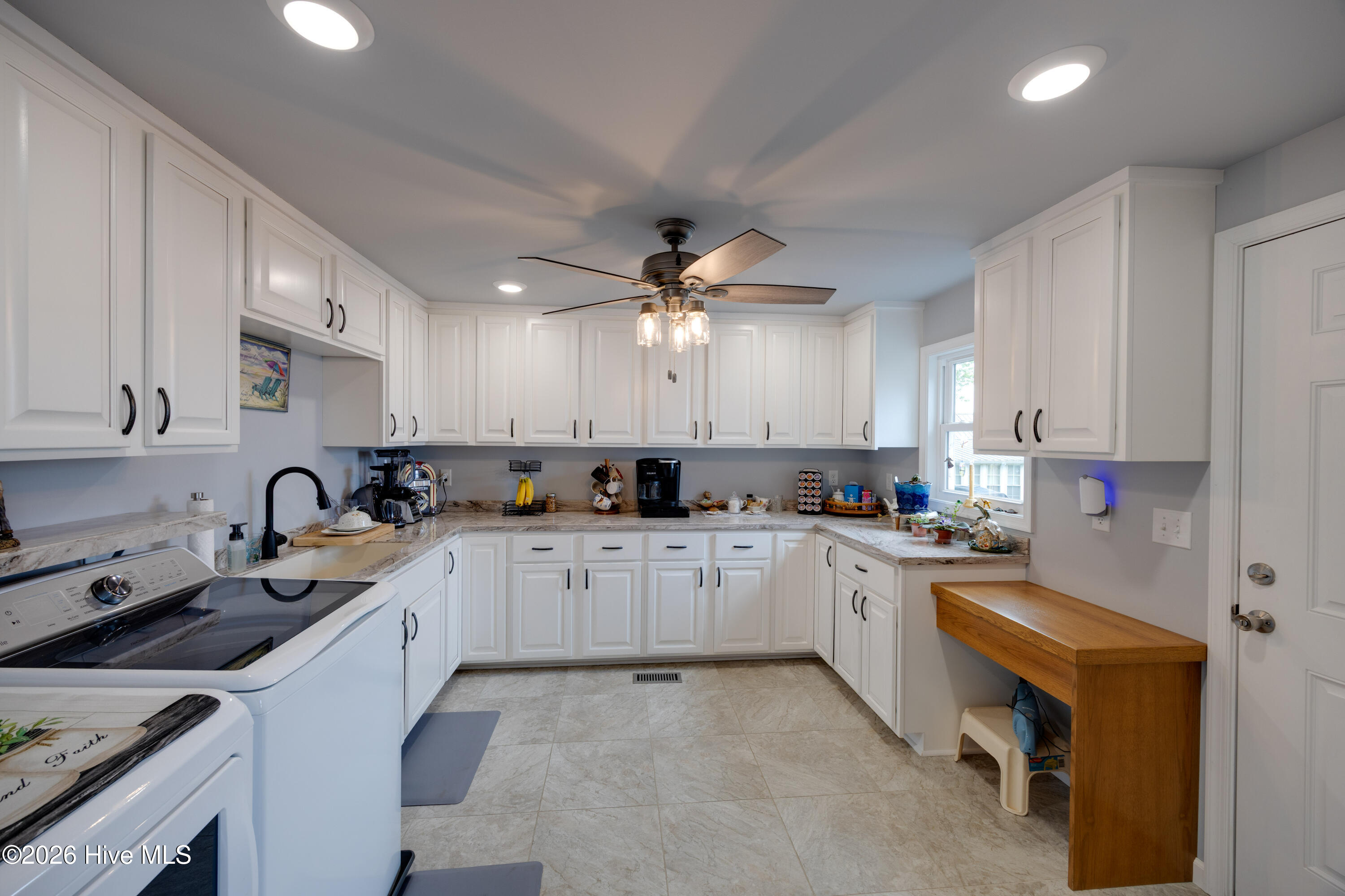 556 Mallard Cove Roper, NC 27970 - Photo 19 of 41 19- Laundry Room