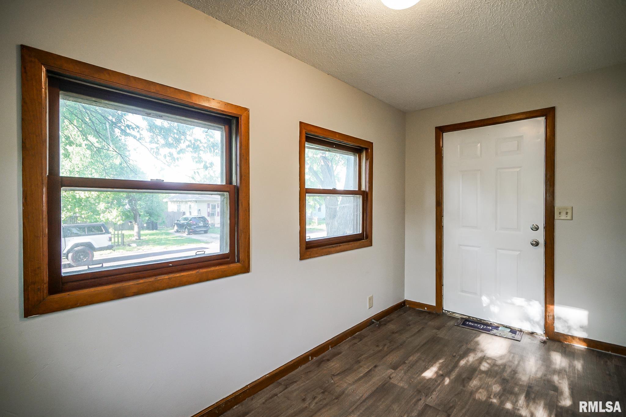 238 Cooper Street Pekin, IL 61554 - Photo 2 of 26