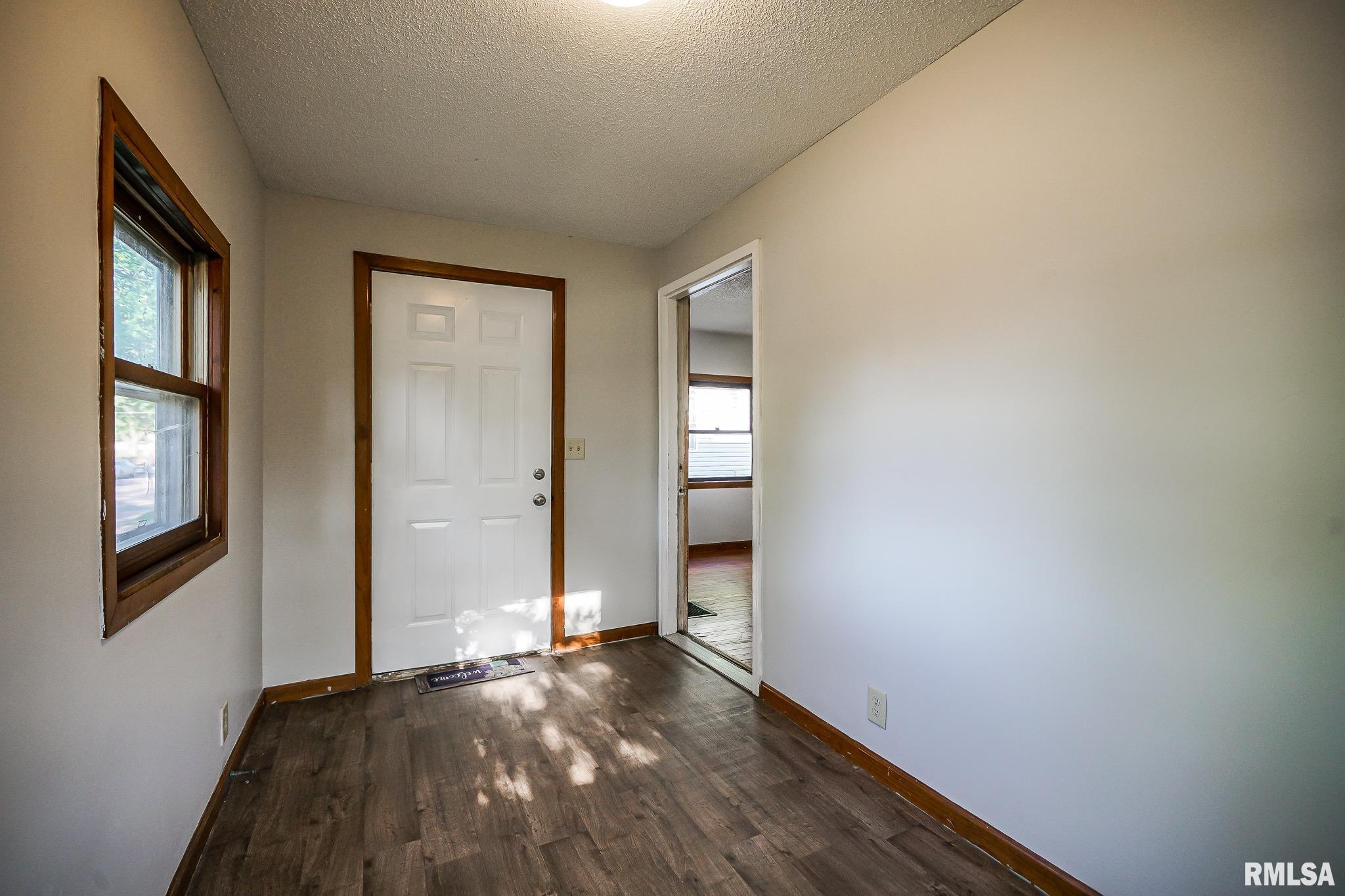 238 Cooper Street Pekin, IL 61554 - Photo 3 of 26