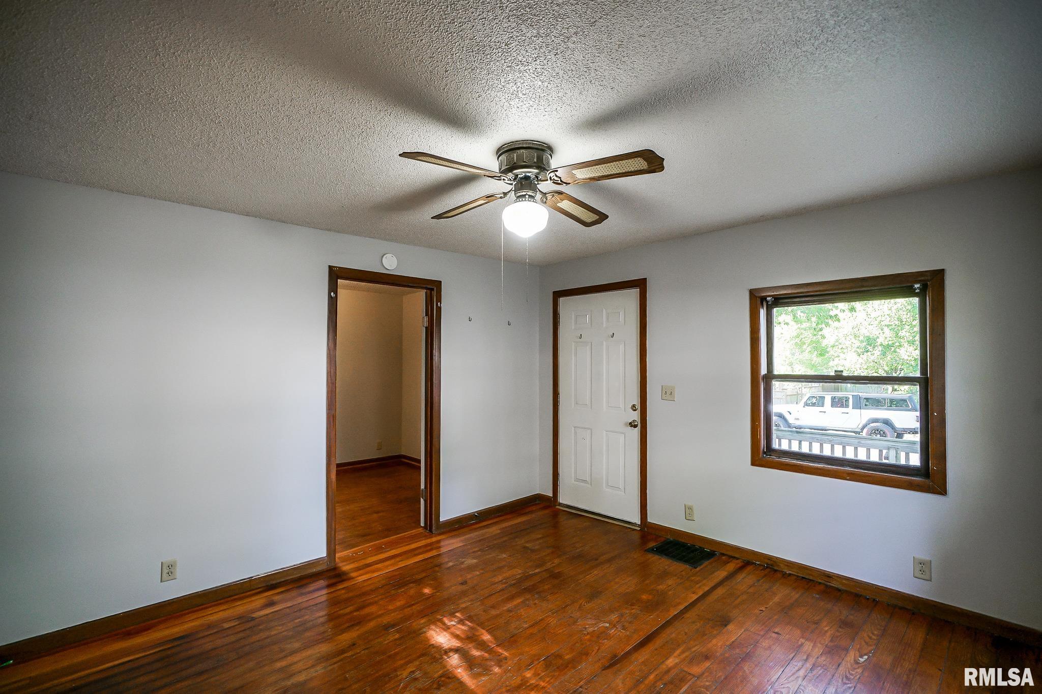 238 Cooper Street Pekin, IL 61554 - Photo 5 of 26