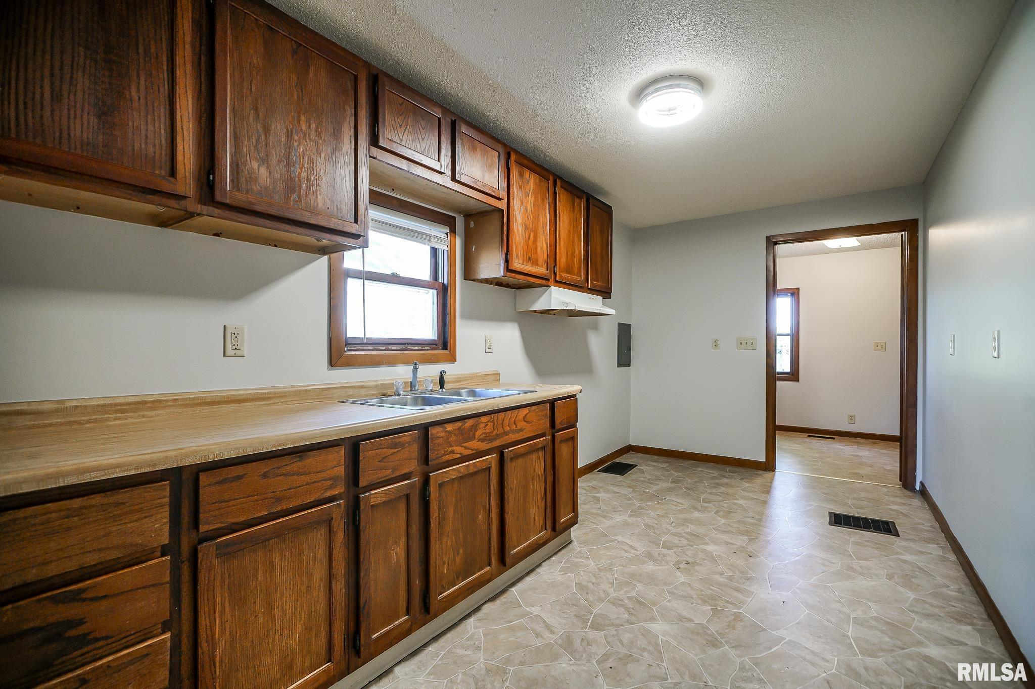 238 Cooper Street Pekin, IL 61554 - Photo 7 of 26