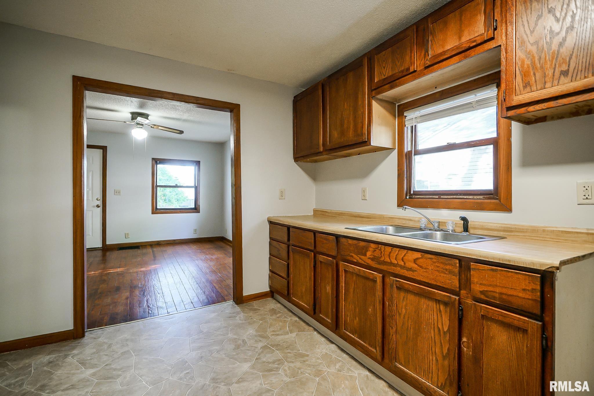238 Cooper Street Pekin, IL 61554 - Photo 8 of 26