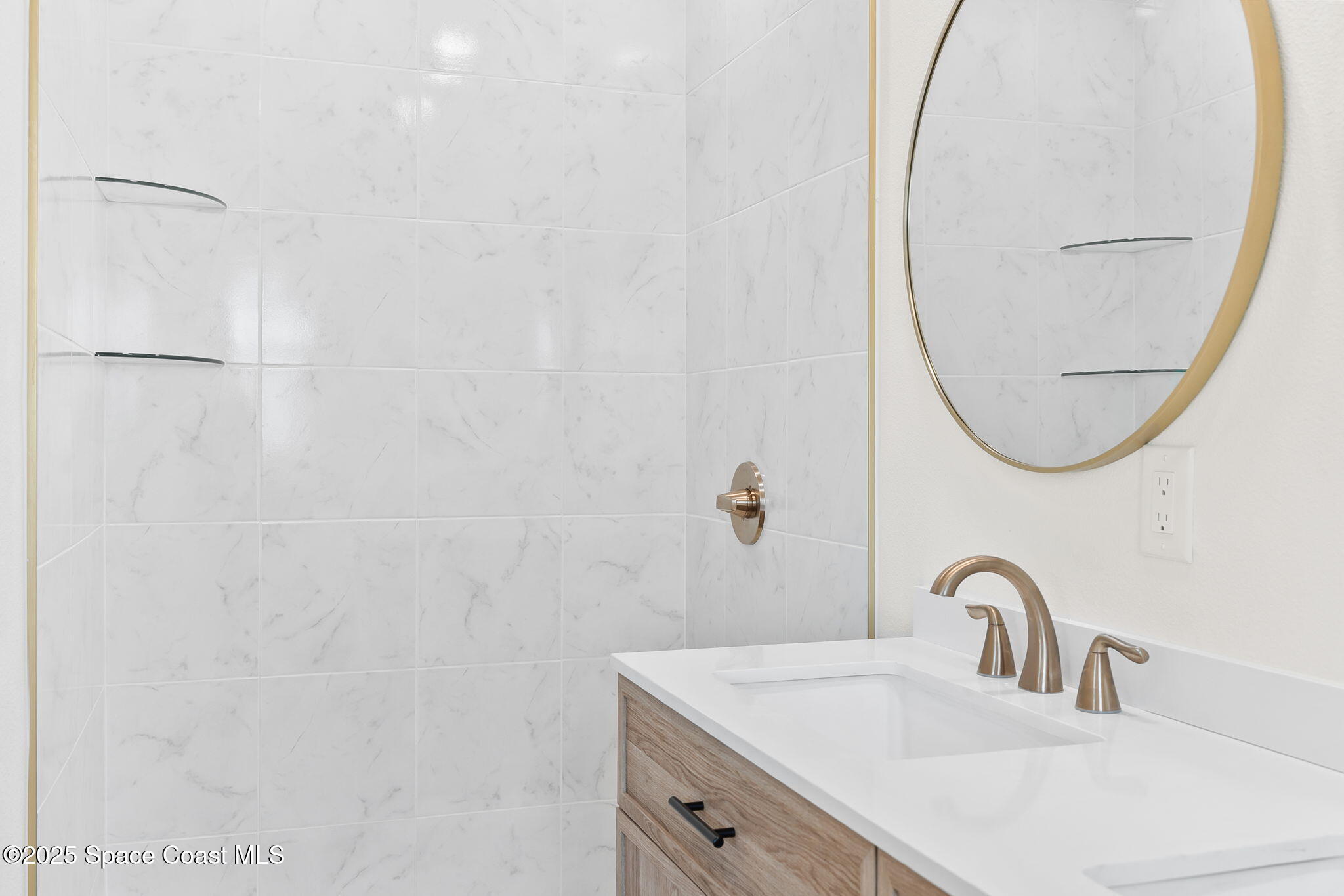 1809 Jackson Avenue Melbourne, FL 32935 - Photo 19 of 37 22-web-or-mls-KITE.PrimaryBath.6