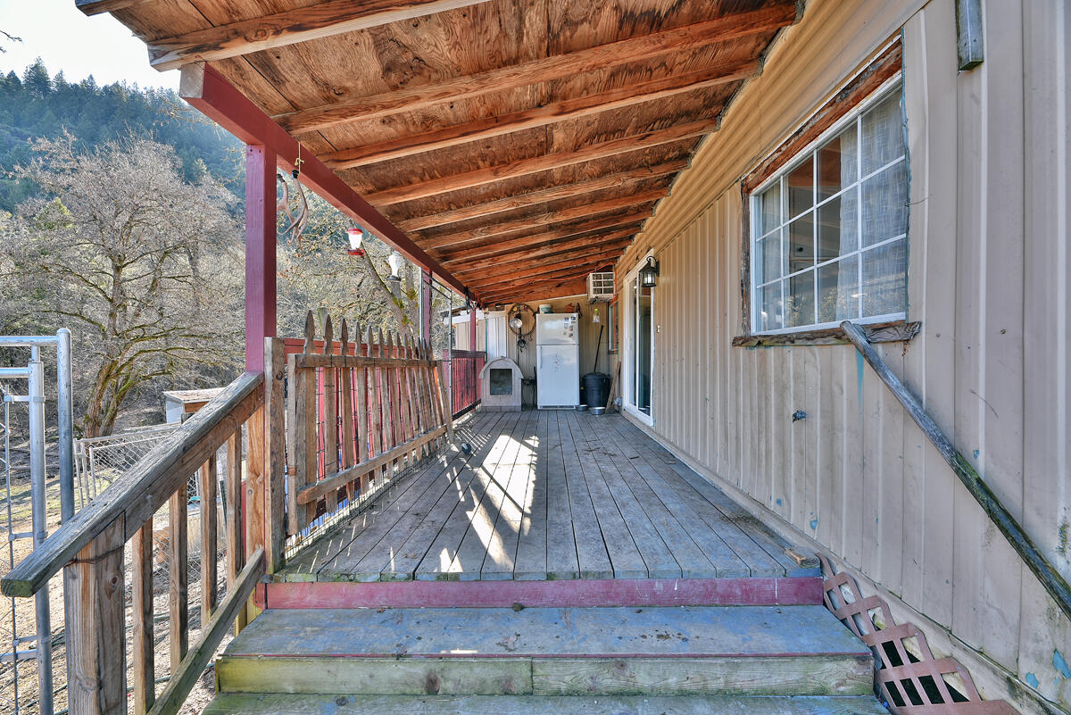 900 Schieffelin Gulch Road Gold Hill, OR 97525 - Photo 10 of 33 9