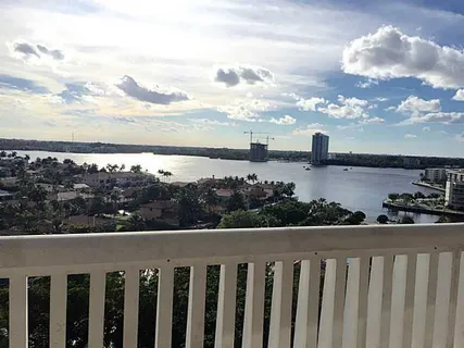 $2,000,000 | 2000 Island Boulevard, Unit 1107, Aventura, FL 33160