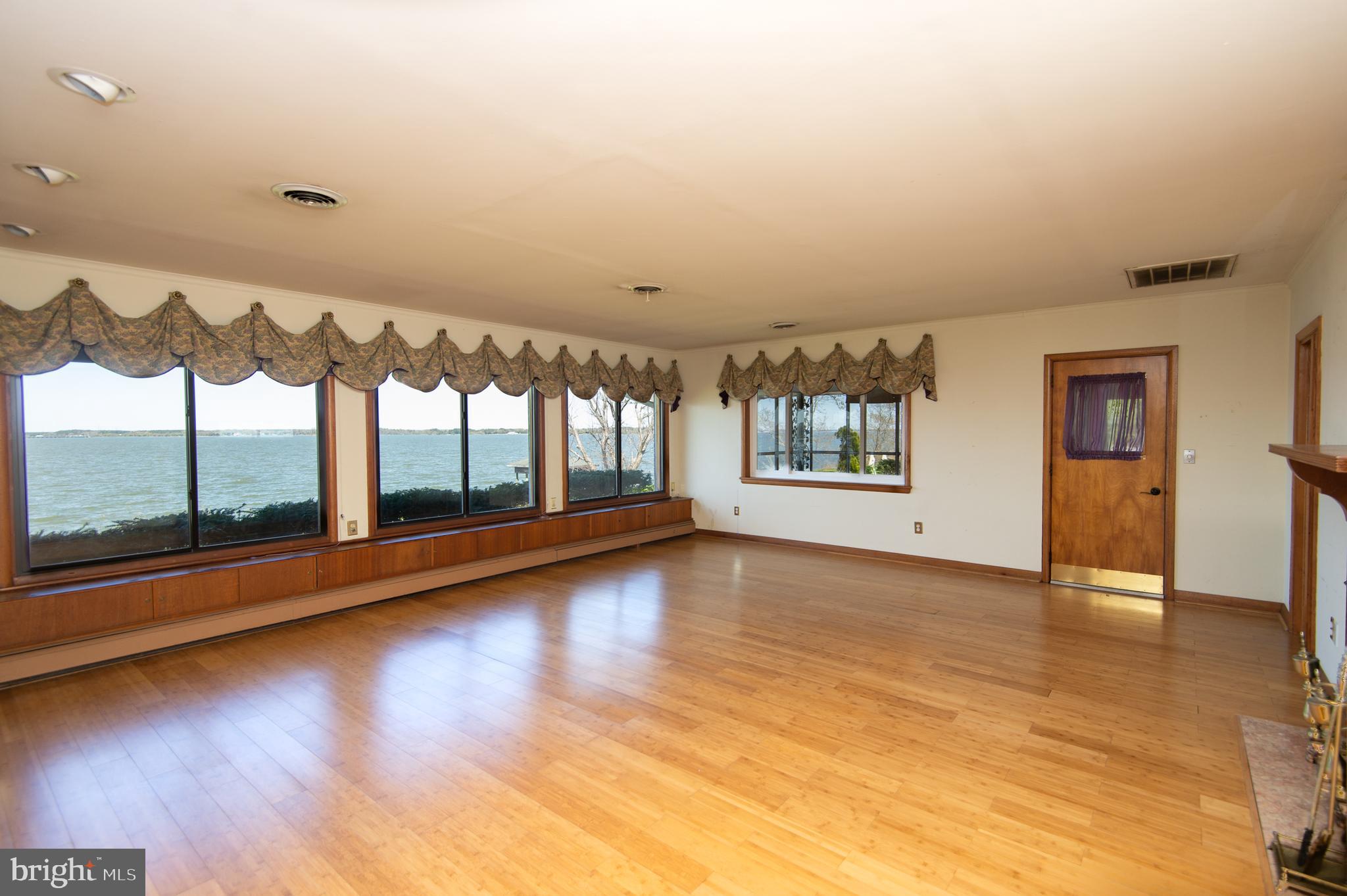 5452 Tates Bank Road Cambridge, MD 21613 - Photo 17 of 64 Living Room