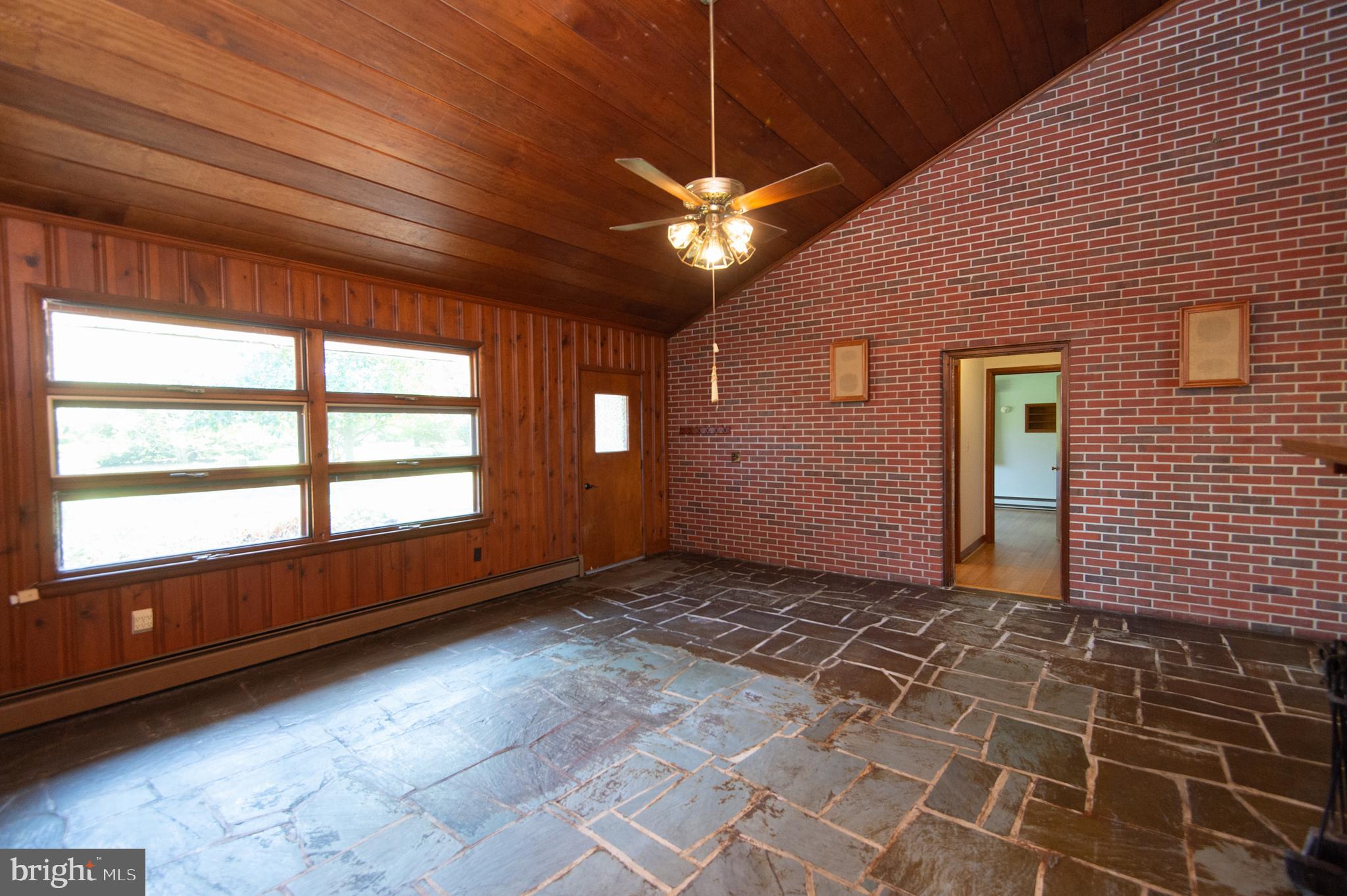 5452 Tates Bank Road Cambridge, MD 21613 - Photo 5 of 64 Family room with Vaulted Wood Ceiling