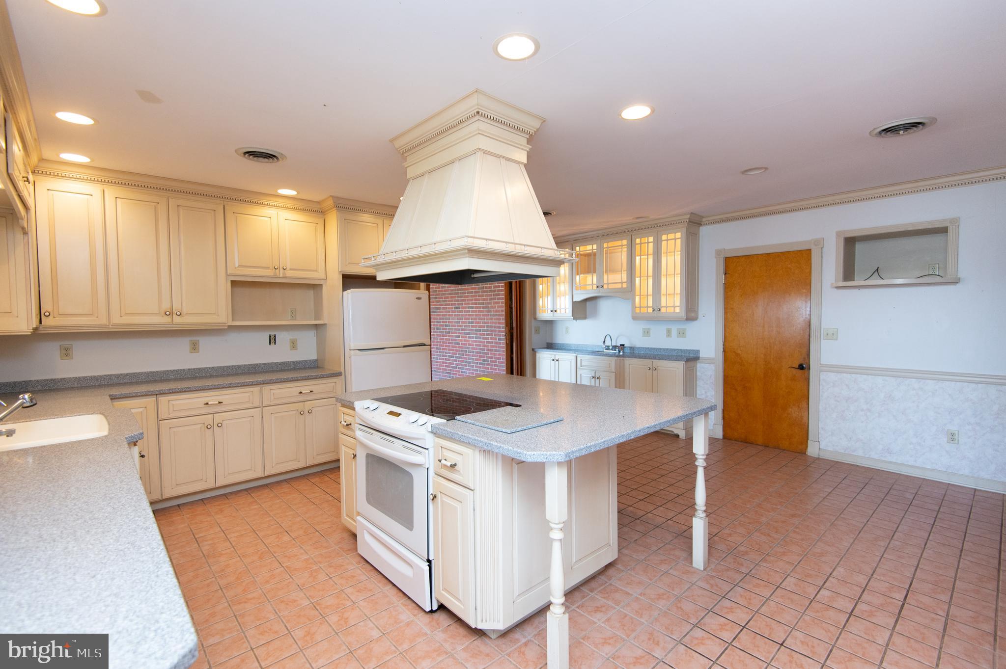 5452 Tates Bank Road Cambridge, MD 21613 - Photo 7 of 64 Kitchen with Corian Counters