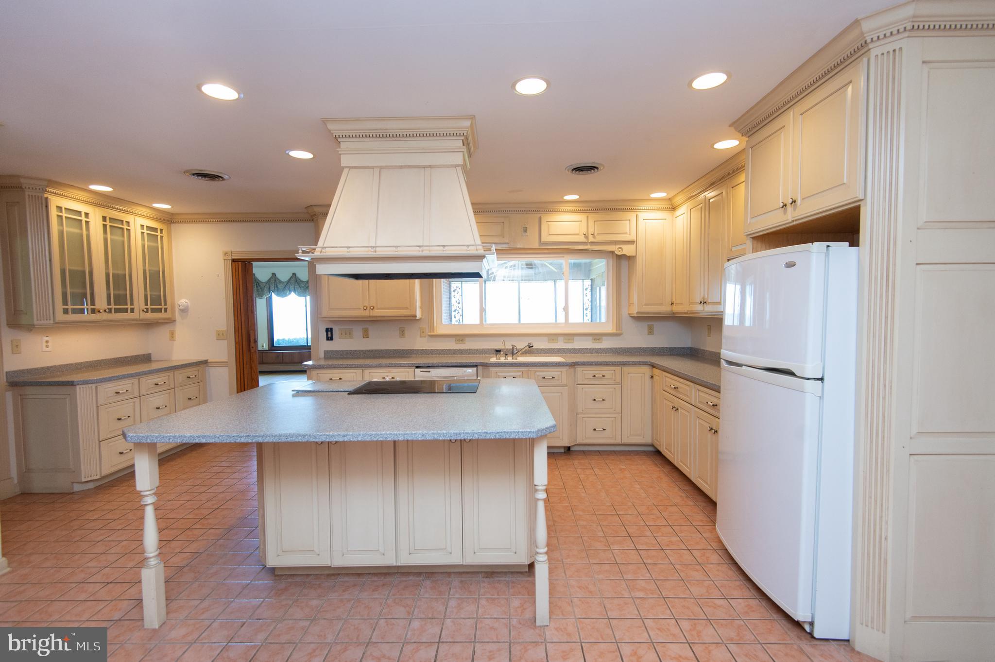 5452 Tates Bank Road Cambridge, MD 21613 - Photo 9 of 64 Kitchen with water views