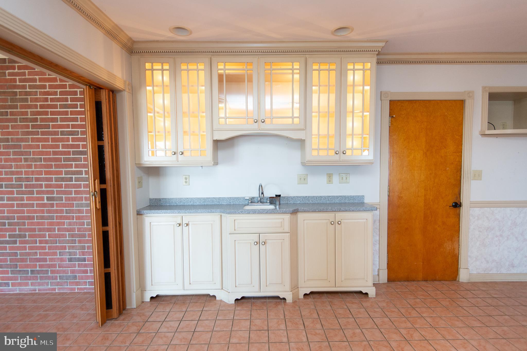5452 Tates Bank Road Cambridge, MD 21613 - Photo 10 of 64 Wet Bar in kitchen opens to DR
