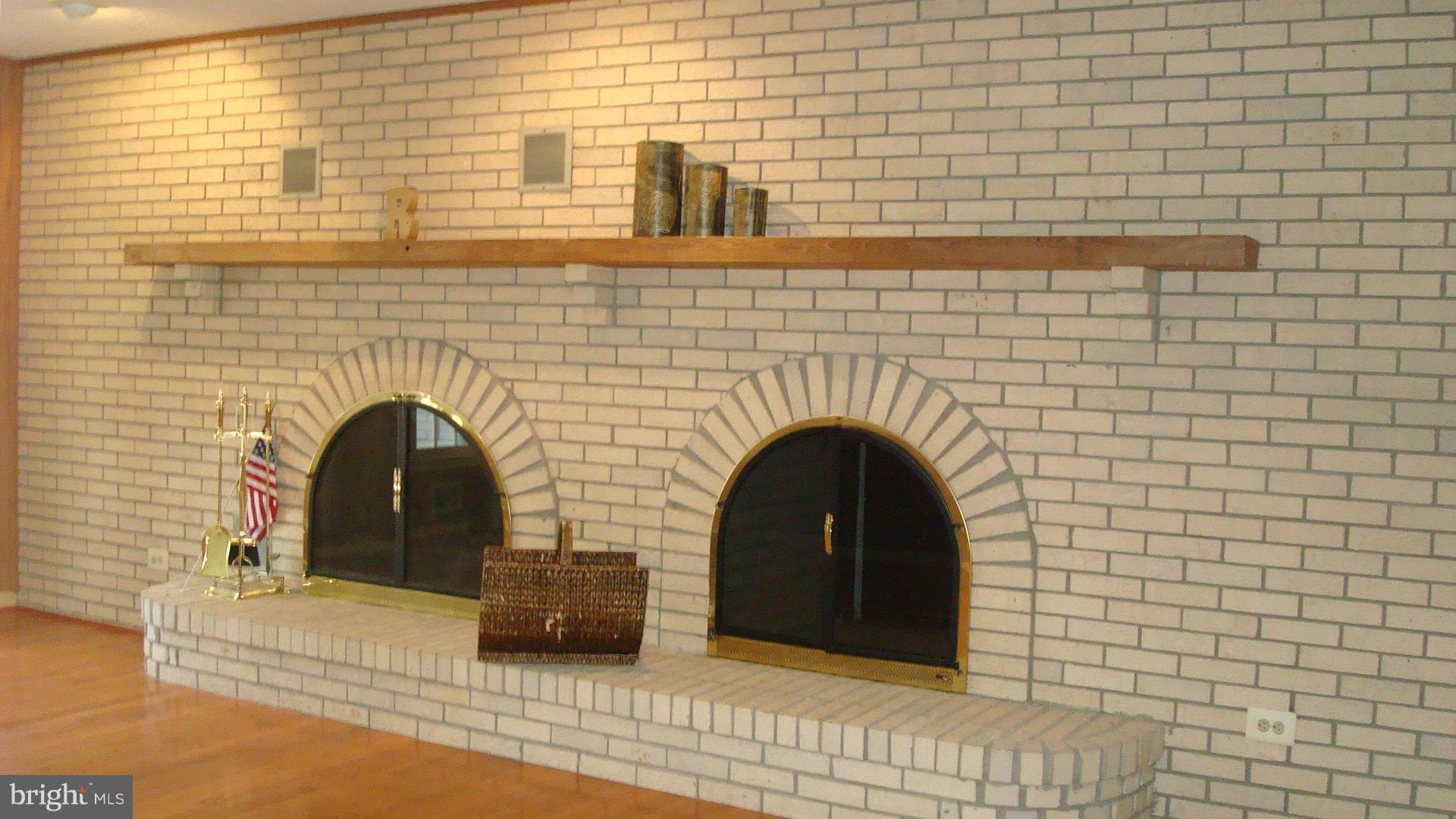11829 Larry Road Fairfax, VA 22030 - Photo 6 of 16 Family Room