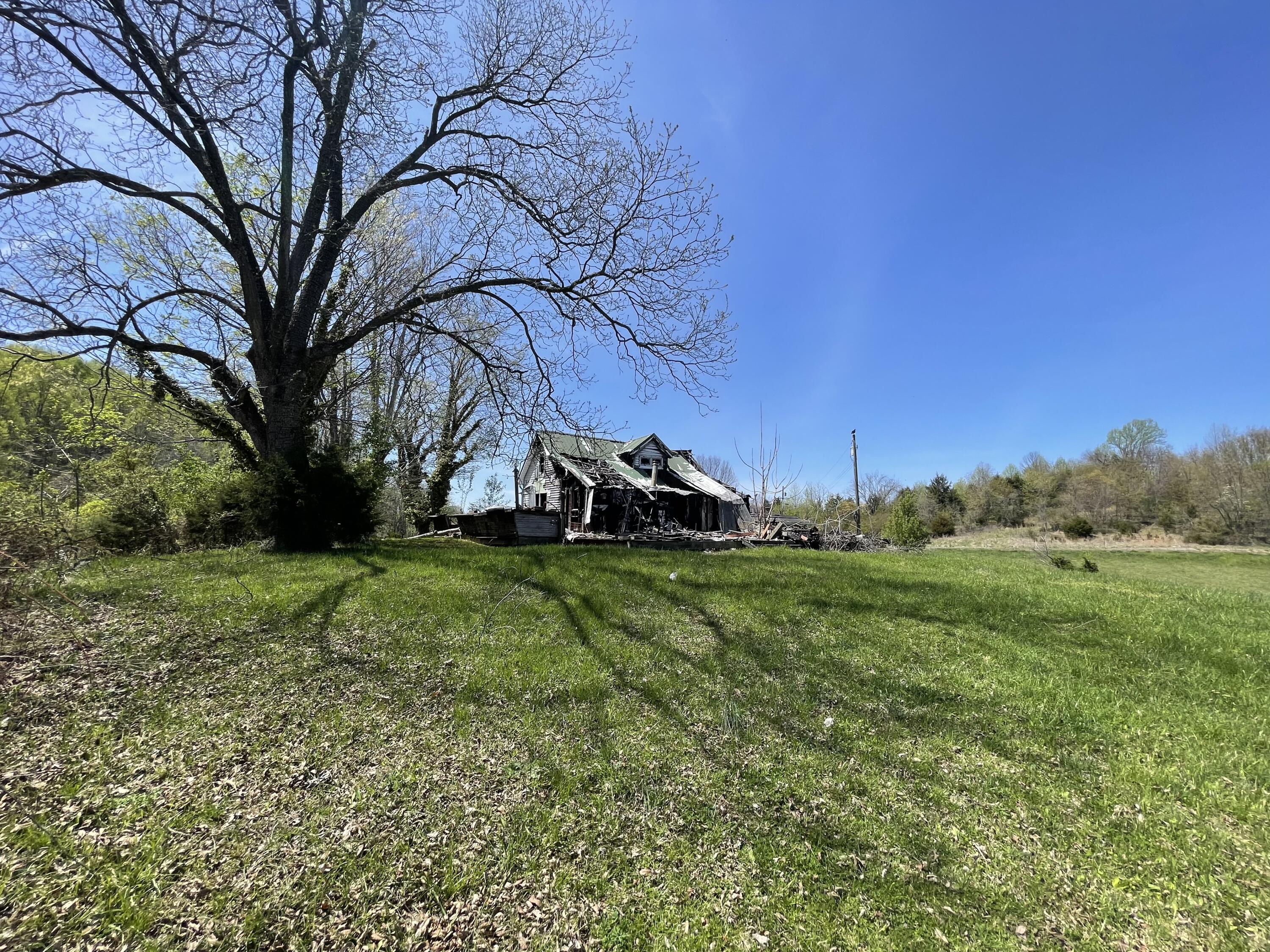 284 South Summer Sound Road, Unit 1 Piney Flats, TN 37686 - Photo 9 of 27 24DF9975-C856-42FD-986D-4D7240070C01