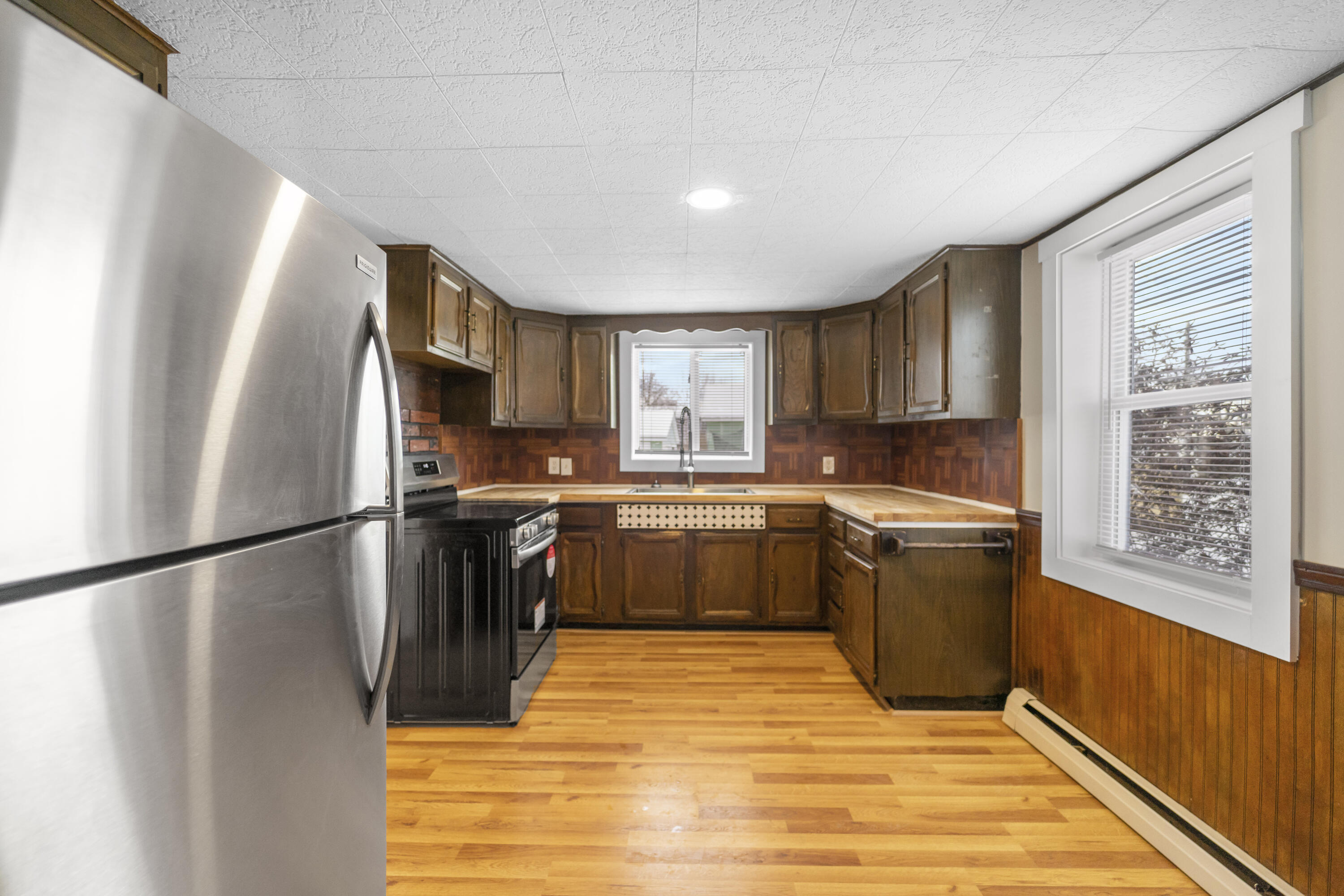 587 Main Road Milford, ME 04461 - Photo 5 of 33 DSC08935