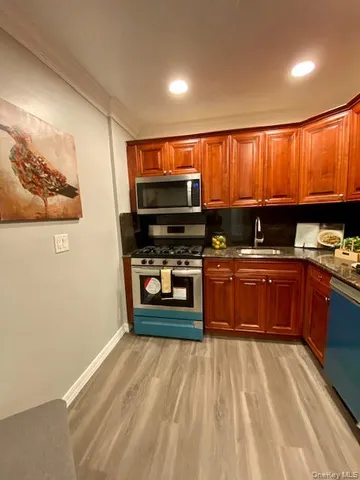 $2,390 | 315 Brook Avenue, Unit 315A, Bay Shore, NY 11706