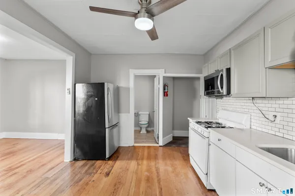 $2,150 | 394 Gregory Street, Unit 2, Bridgeport, CT 06604