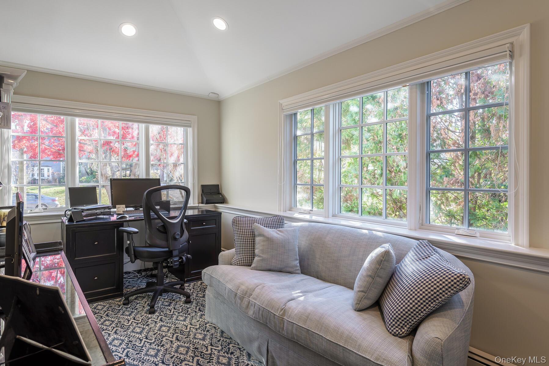 47 Whistler Road Manhasset, NY 11030 - Photo 8 of 31