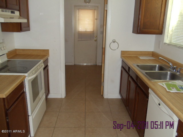 3024 West Redfield Road Phoenix, AZ 85053 - Photo 4 of 11 Kitchen