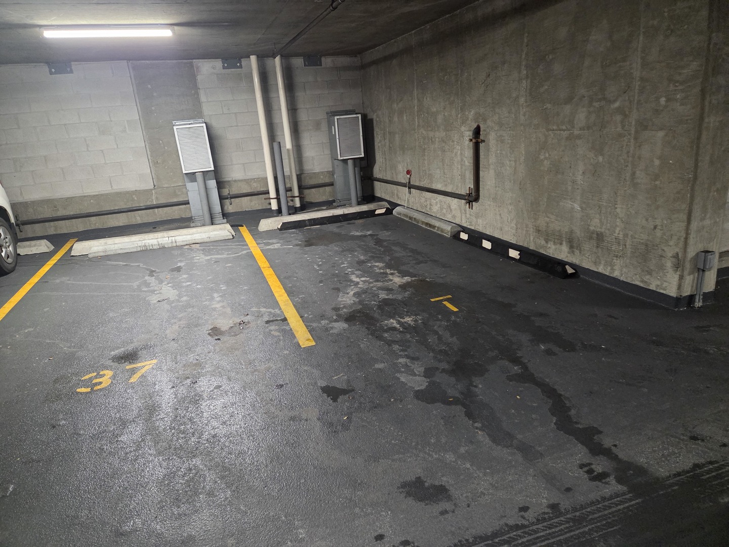 1841 South Calumet Avenue, Unit 707 Chicago, IL 60616 - Photo 14 of 14 a view of a room with gym equipment