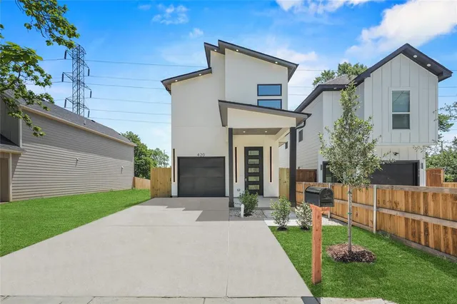 a front view of house with yard