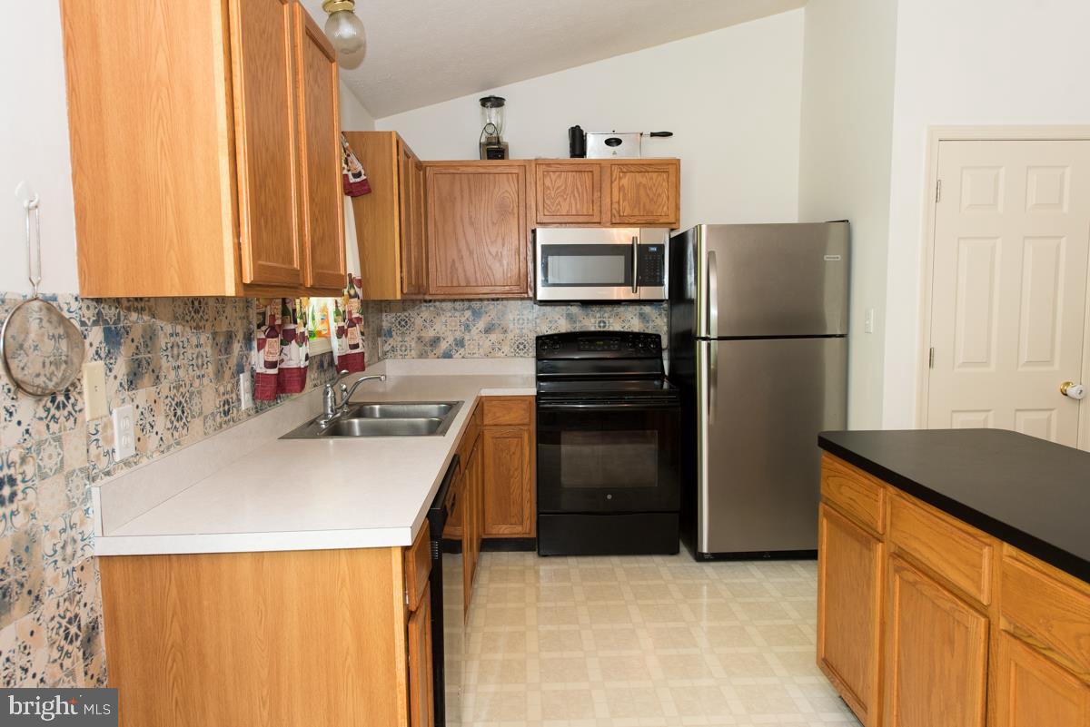112 Michelle Drive Ranson, WV 25438 - Photo 9 of 36