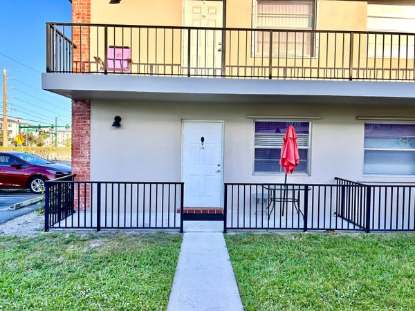 $1,500 | 1230 Old Boynton Road, Unit 210, Boynton Beach, FL 33426