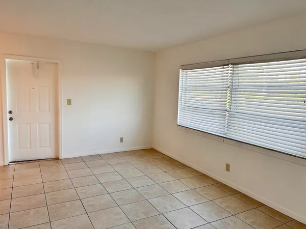 $1,500 | 1230 Old Boynton Road, Unit 210, Boynton Beach, FL 33426