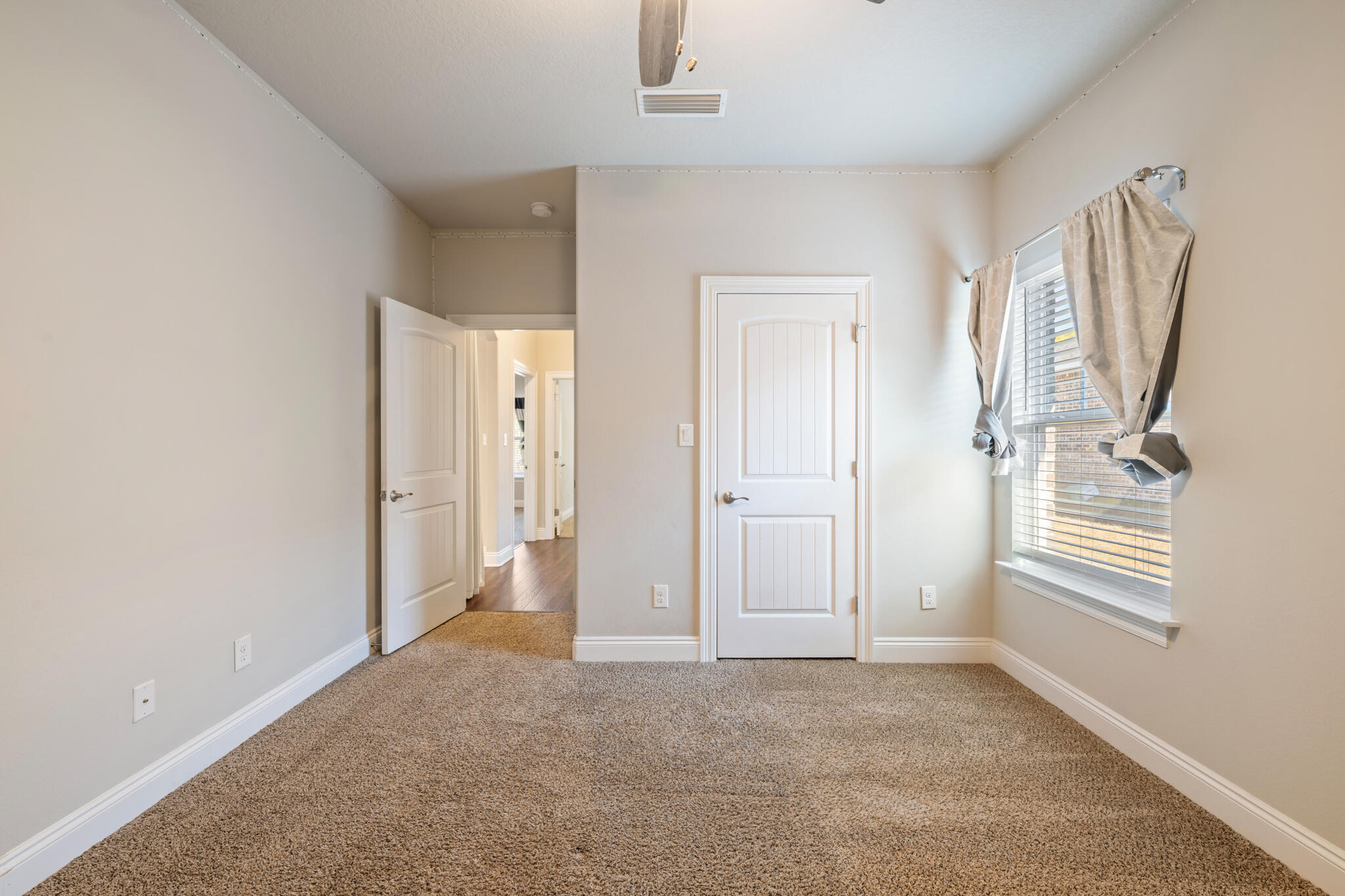 7287 Gordon Evans Road Navarre, FL 32566 - Photo 32 of 45 an empty room with windows