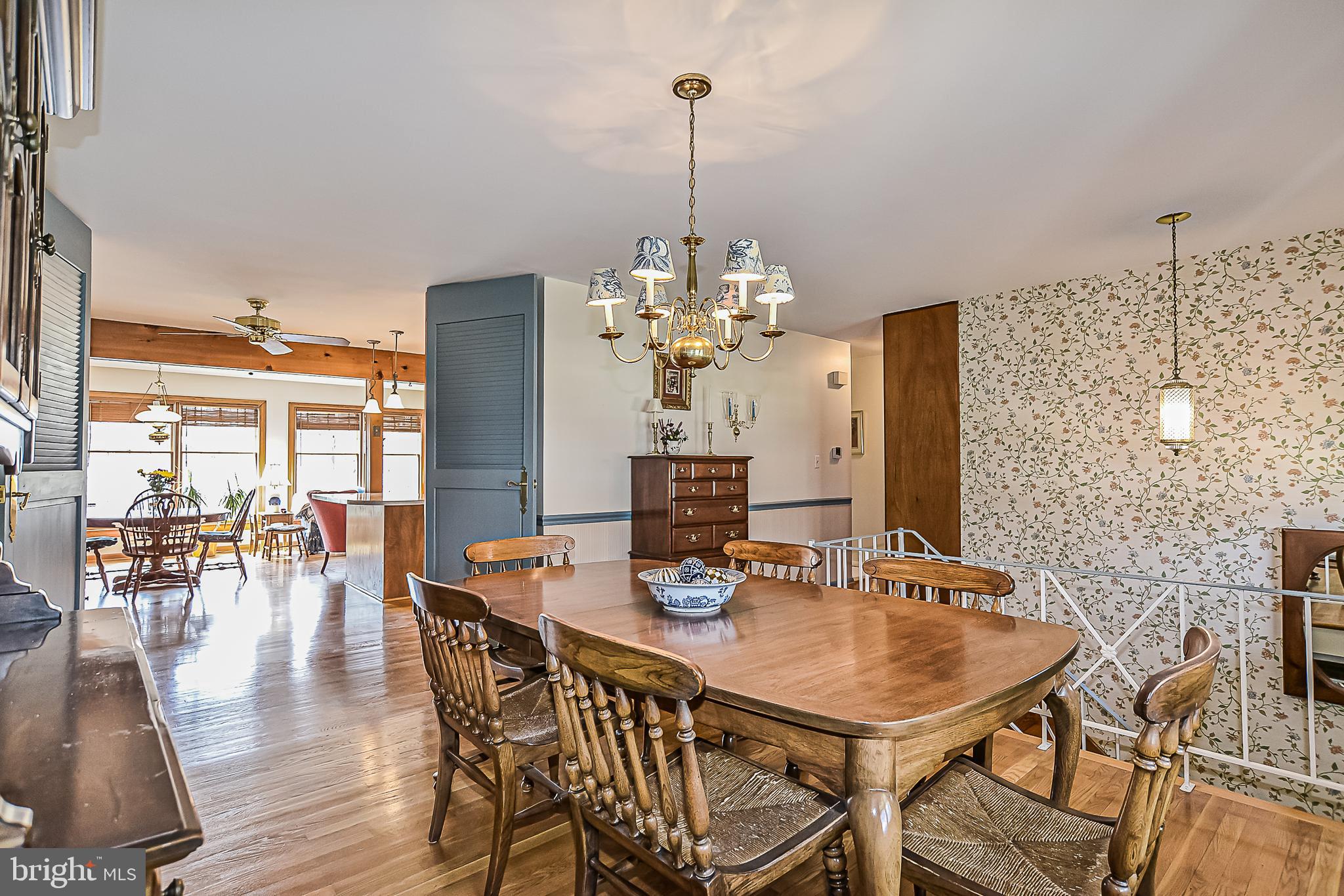 Open pass through from dining to kitchen