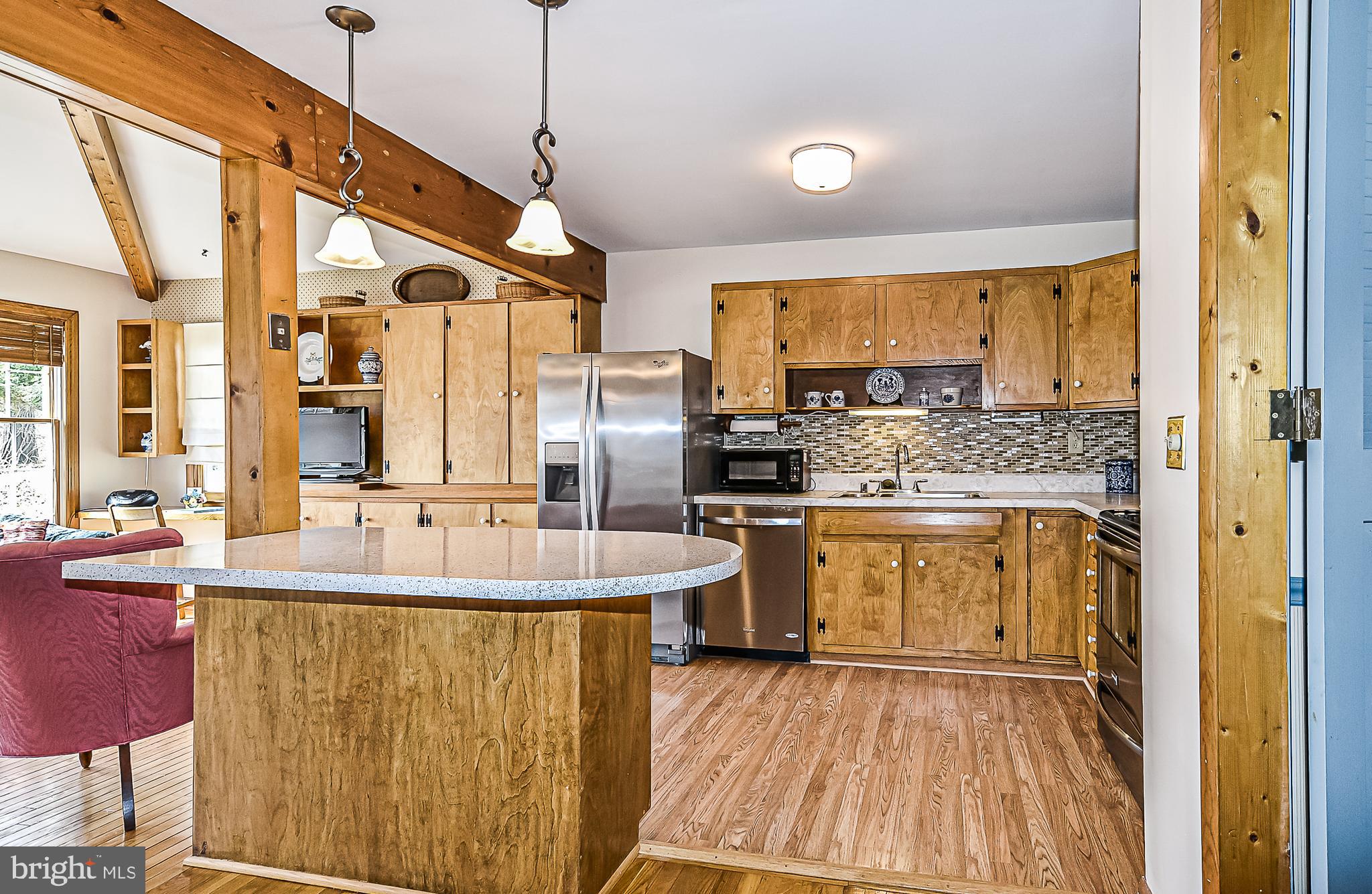 Kitchen with island & stainless appliances