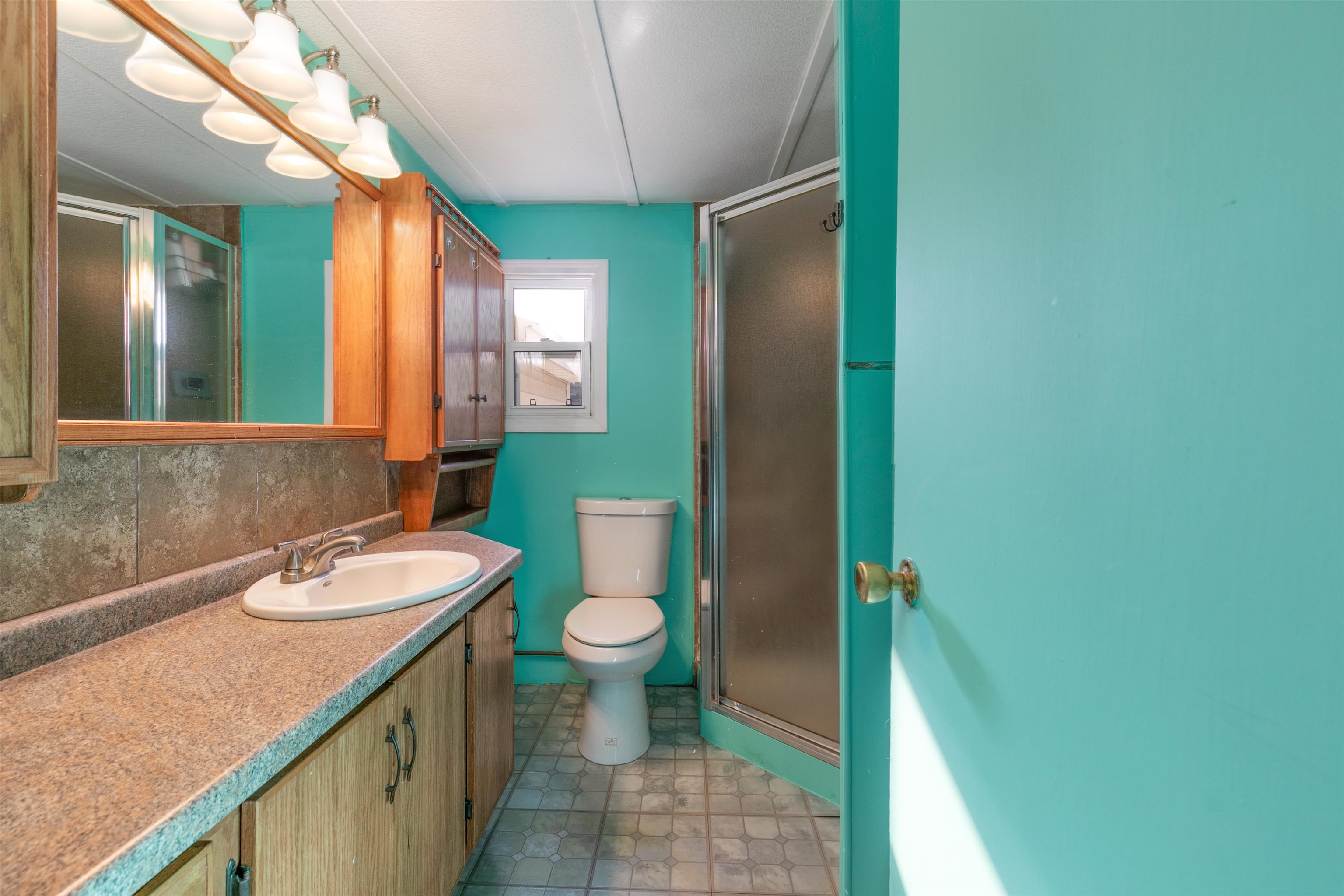 8 Gardner Avenue Salem, NH 03079 - Photo 16 of 24