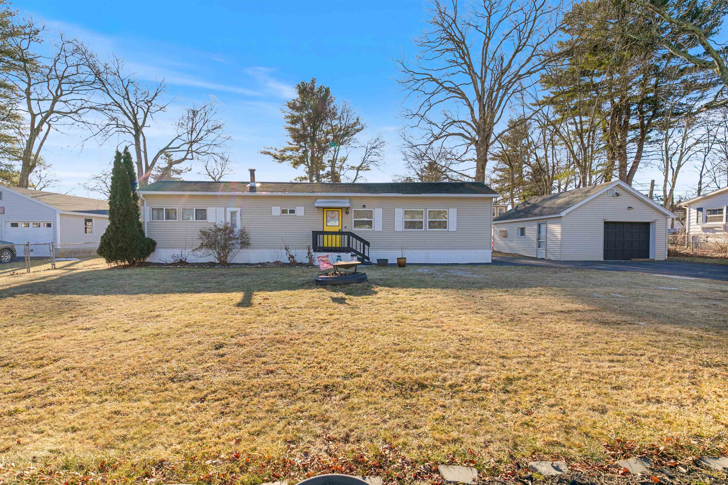 8 Gardner Avenue Salem, NH 03079 - Photo 2 of 24