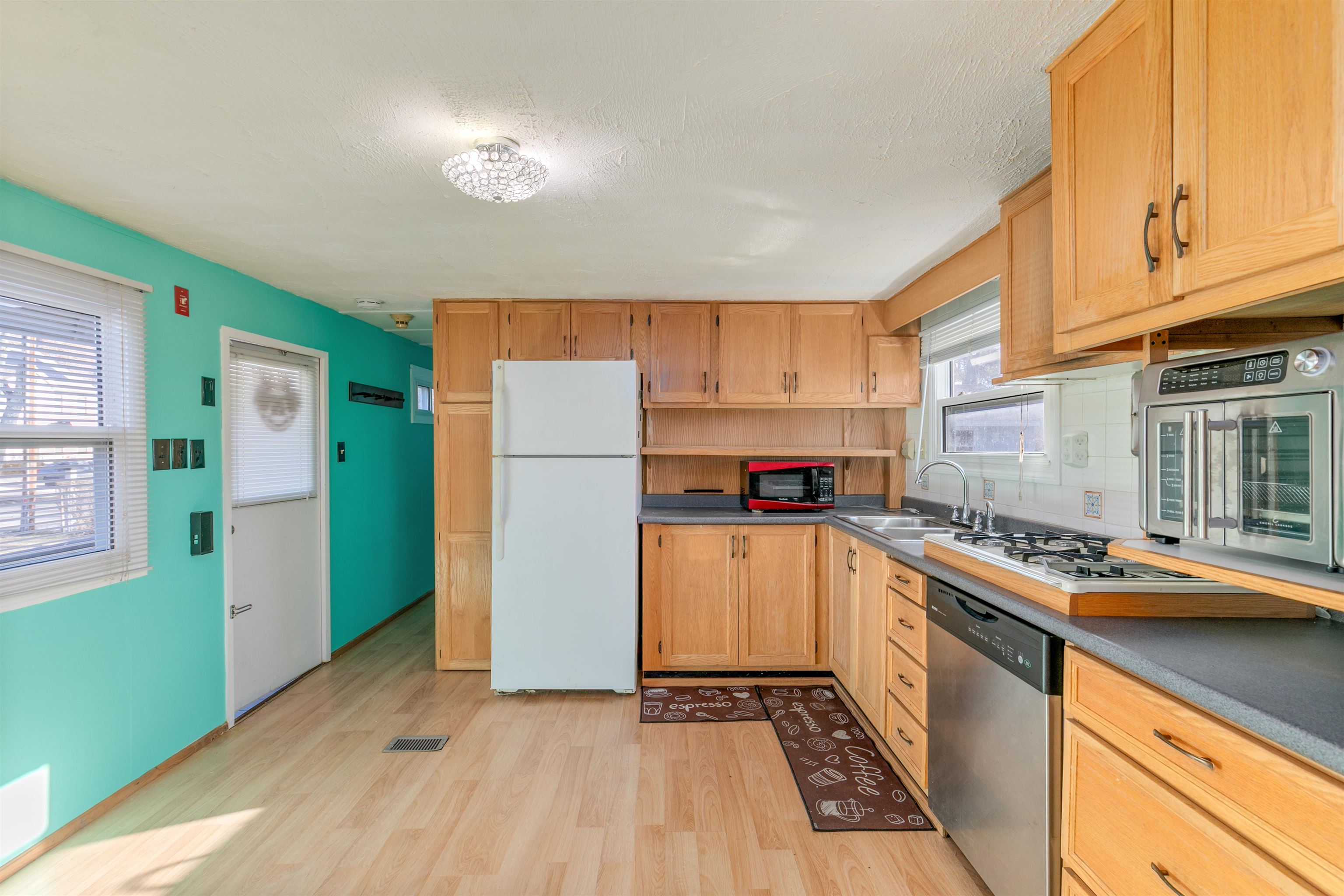 8 Gardner Avenue Salem, NH 03079 - Photo 6 of 24