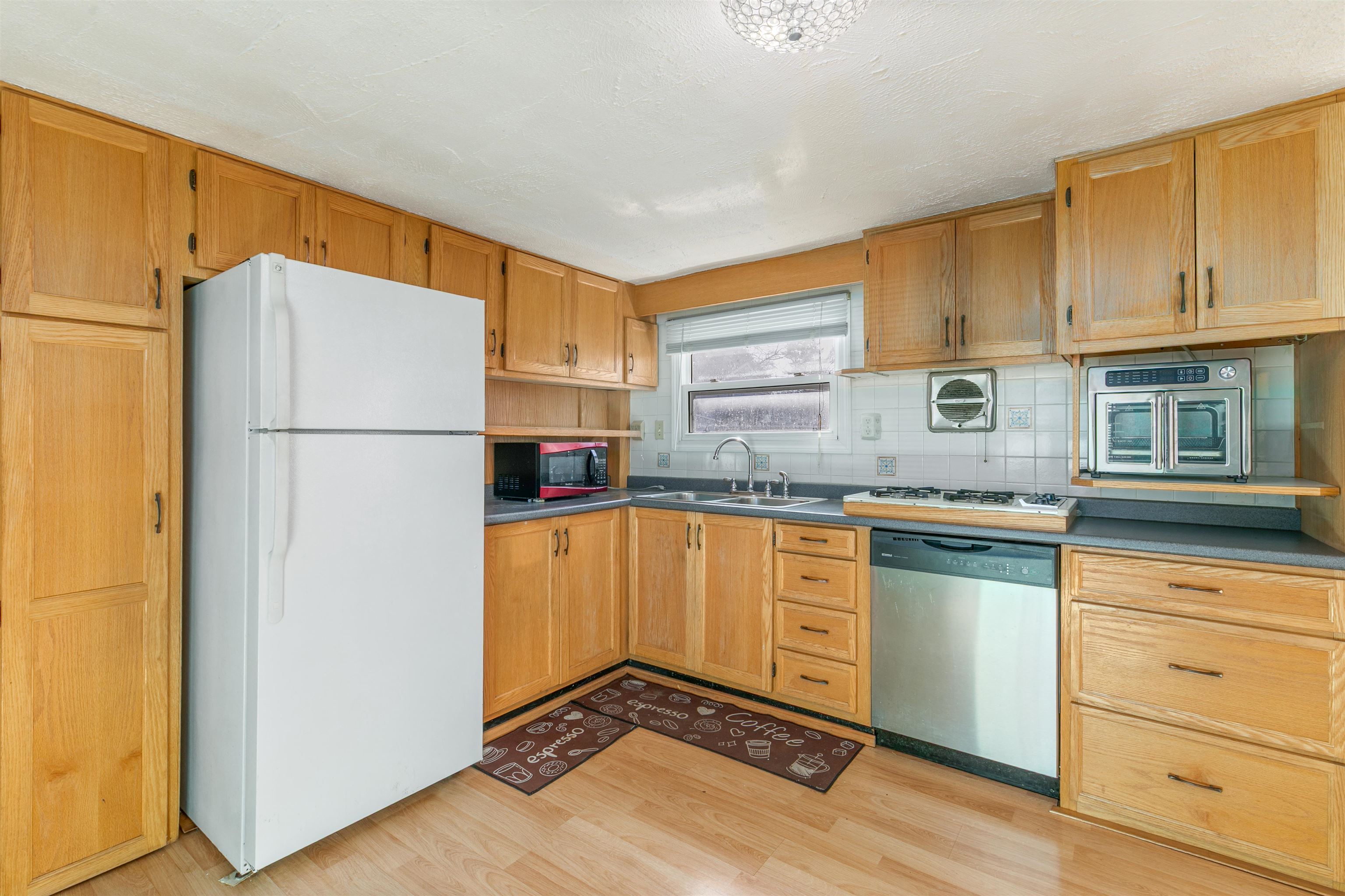 8 Gardner Avenue Salem, NH 03079 - Photo 7 of 24