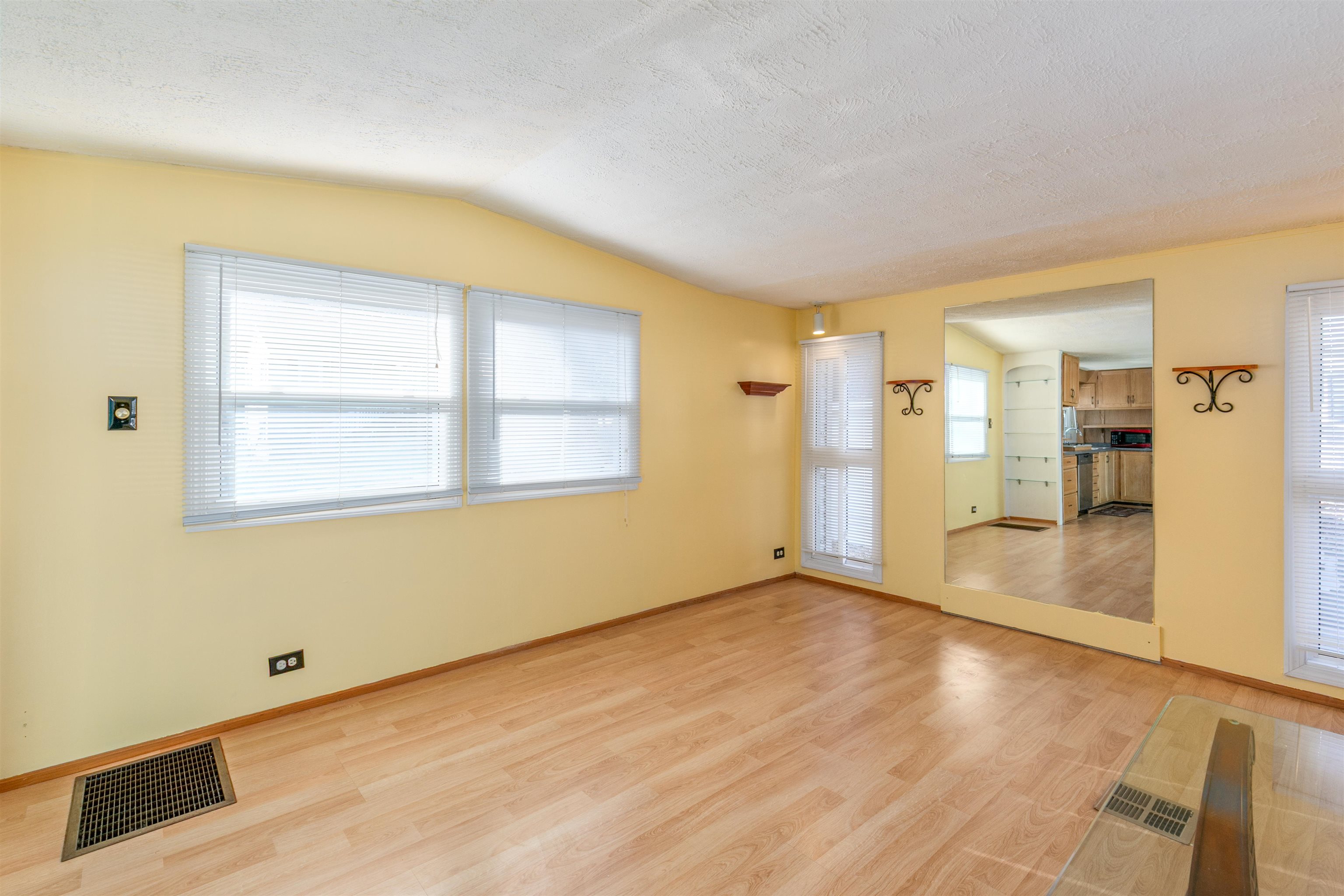 8 Gardner Avenue Salem, NH 03079 - Photo 9 of 24