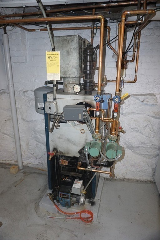 28 Lennon Street Gardner, MA 01440 - Photo 25 of 30 a room with gym equipment